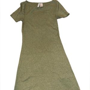 olive green short sleeve dress with short sleeves. Lightweight material